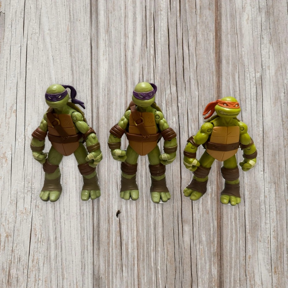 Action Figure Set - Green and Brown